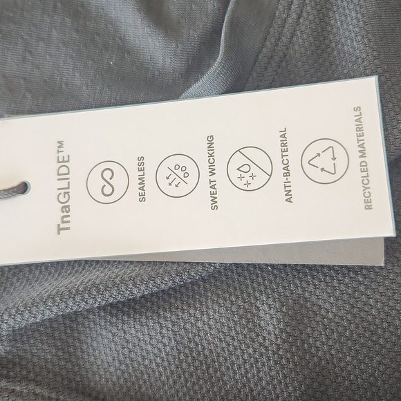 ARITZIA TNAGLIDE TNA ACTION Racerback workout tank - Picture 3 of 5